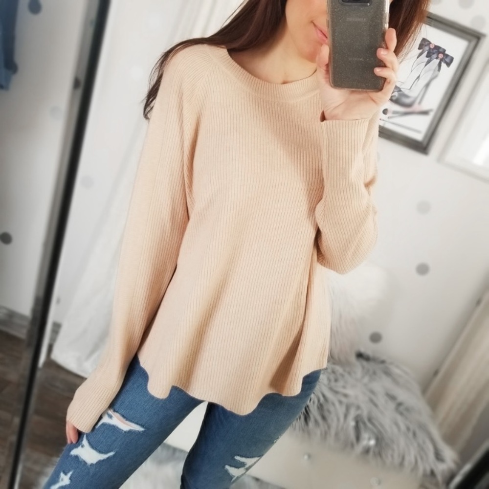 Boston ribbed sweater top 🌼